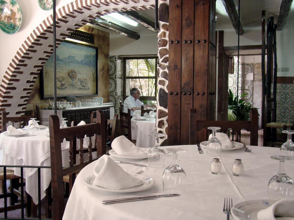 Hostal Emilia Trujillo Exterior photo