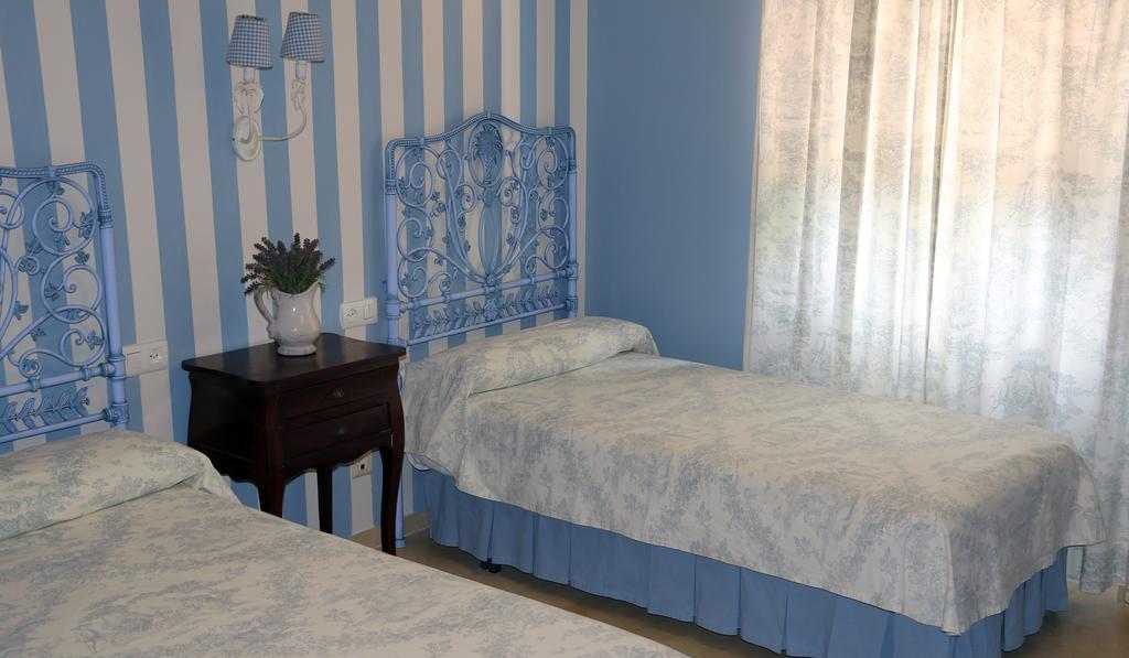 Hostal Emilia Trujillo Exterior photo